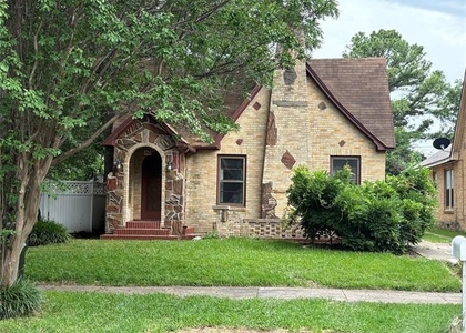 828 W Gandy Street - Photo 1