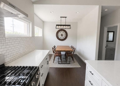 11000 Penrose Street - Photo 1