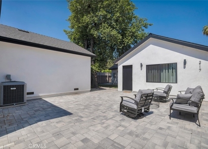 2117 W Clark Avenue - Photo 1