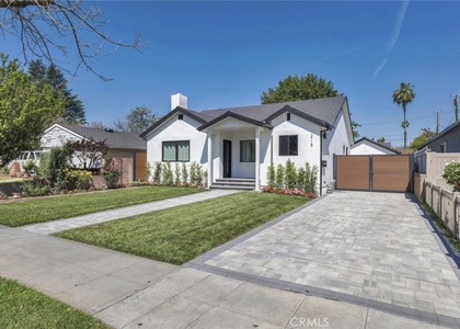 2115 W Clark Avenue - Photo 1