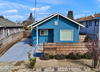 914 44th Street - Photo 1
