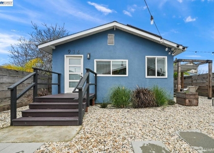916 44th Street - Photo 1