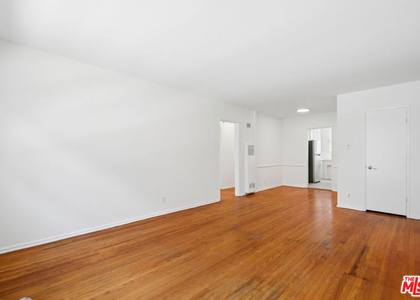 1138 S Sherbourne Drive - Photo 1