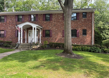 452 Somerset Drive - Photo 1