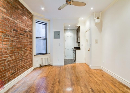 Mott Street - Photo 1