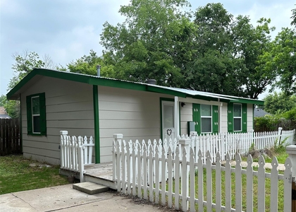 1404 Forest St - Photo 1