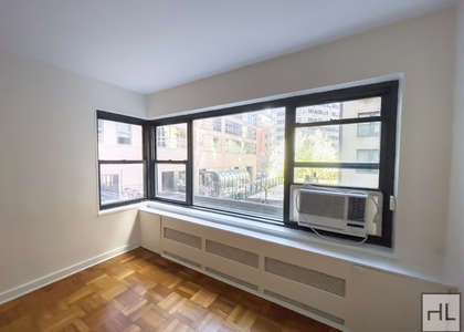 East 55 Street - Photo 1