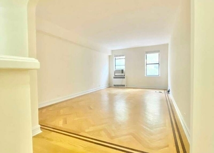 York Avenue - Photo 1