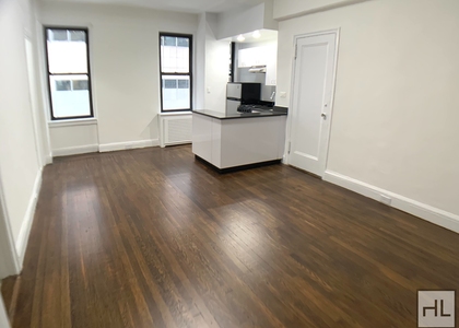 East 46 Street - Photo 1