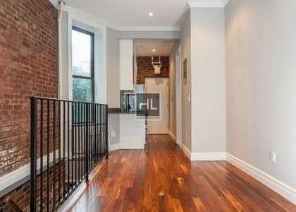 Avenue B - Photo 1