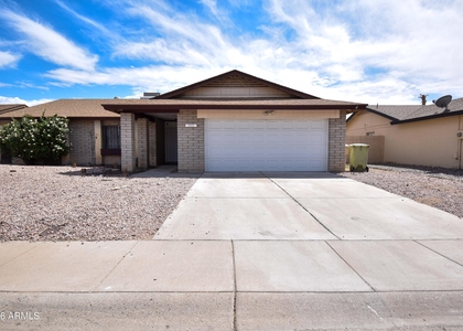 6525 W Mercer Lane - Photo 1