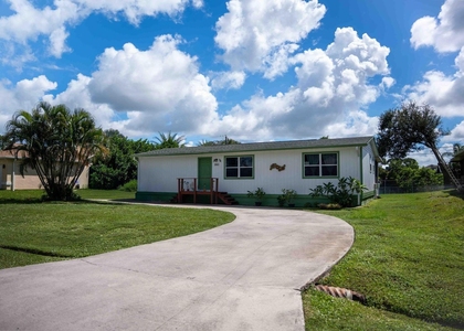 1881 Se Manth Lane - Photo 1