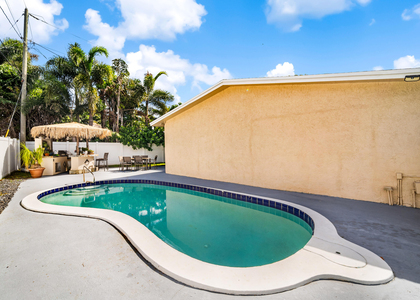 795 Se 17th Street - Photo 1