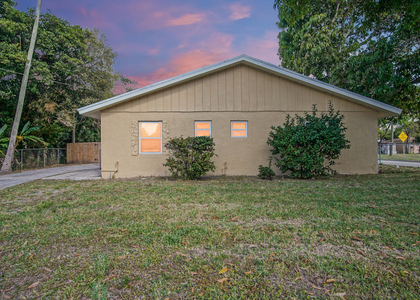 1002 Avenue E - Photo 1