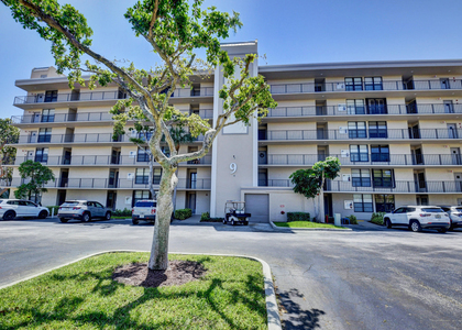 9 Royal Palm Way - Photo 1