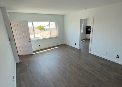 1023 W 19th Street - Photo 1