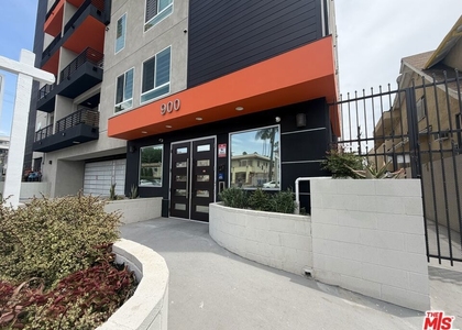 900 S Kenmore Avenue - Photo 1