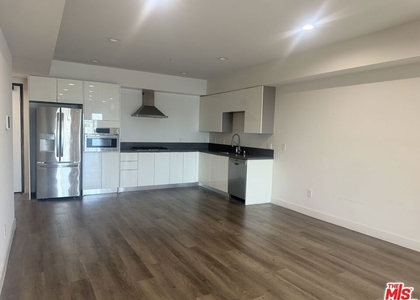 900 S Kenmore Avenue - Photo 1
