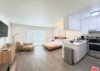 5805 W 8th Street - Photo 1