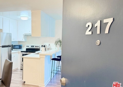 5805 W 8th Street - Photo 1