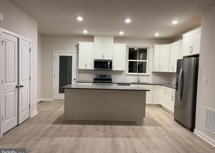 114 Continental Way - Photo 1