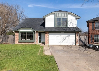 1805 White Oak Cv - Photo 1