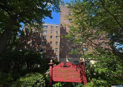 2345 Linwood - Photo 1