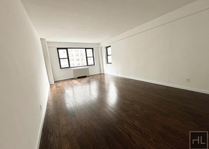 East 56 Street - Photo 1