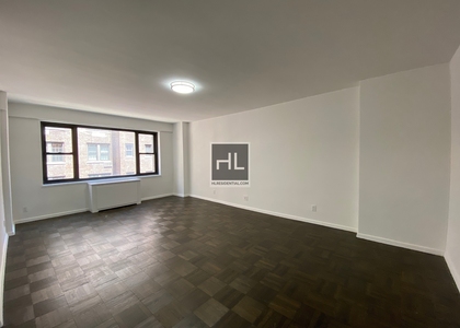 East 56 Street - Photo 1