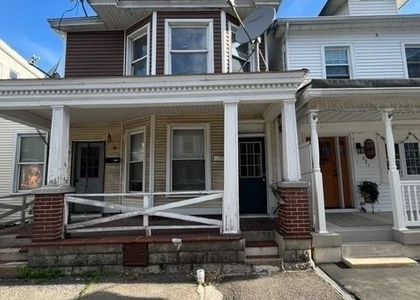 223 W Rowe Street - Photo 1