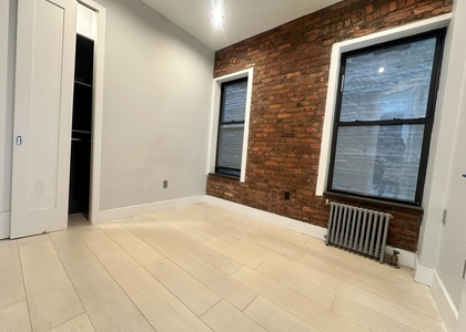 West 52nd Street - Photo 1