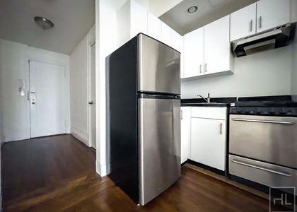 East 46 Street - Photo 1