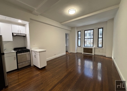 East 46 Street - Photo 1