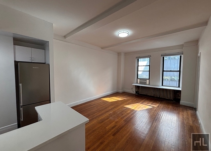 East 46 Street - Photo 1