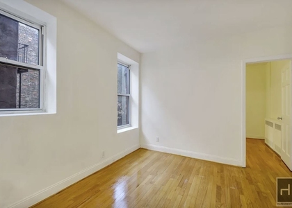 East 25 Street - Photo 1