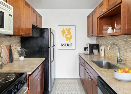 West 34th Street - Photo 1