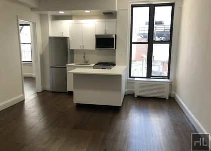East 46 Street - Photo 1