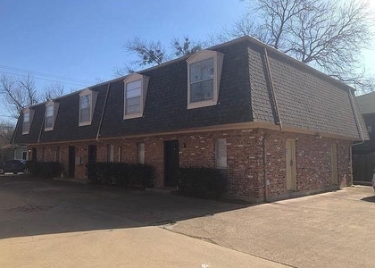 915 N Elm Street - Photo 1
