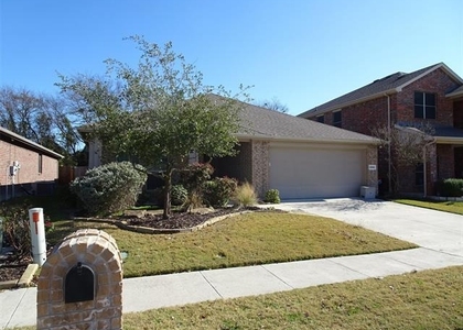 2805 Leslie Lane - Photo 1