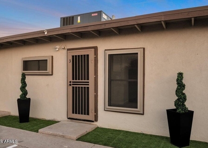 1108 S 33rd Avenue - Photo 1