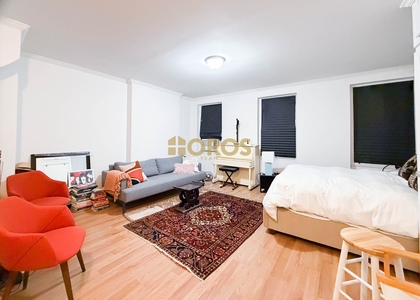 Grand St - Photo 1