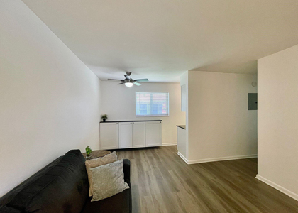 1704 Ne 9th Street - Photo 1