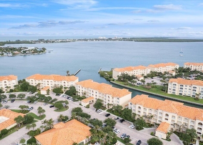 5 E Harbour Isle Dr Drive E - Photo 1