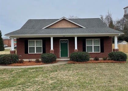 708 E Catawba Street - Photo 1
