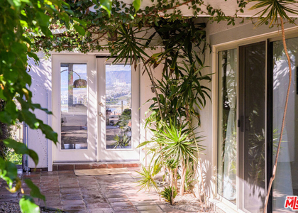 241 Rees Street - Photo 1
