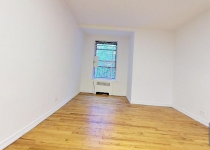 East 53 Street - Photo 1