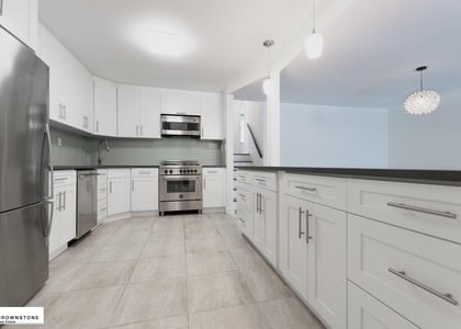 576 Henry Street - Photo 1
