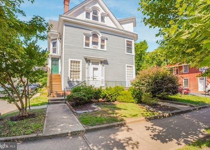 1122 Caroline Street - Photo 1