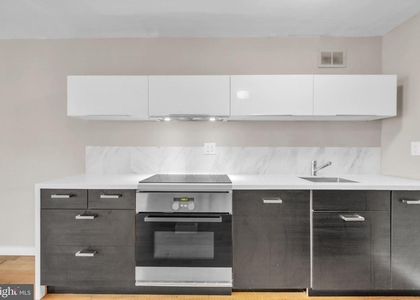 224 W Rittenhouse Square - Photo 1