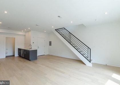 125 South Street - Photo 1
